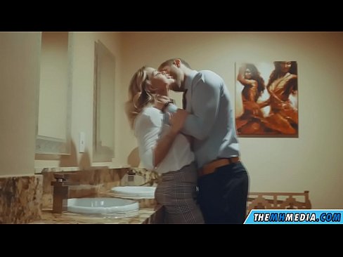 ❤️ Kapag ang isang busty blonde seduces sa isang pampublikong banyo ❤️❌ super sex sa amin tl.pornolymp.ru